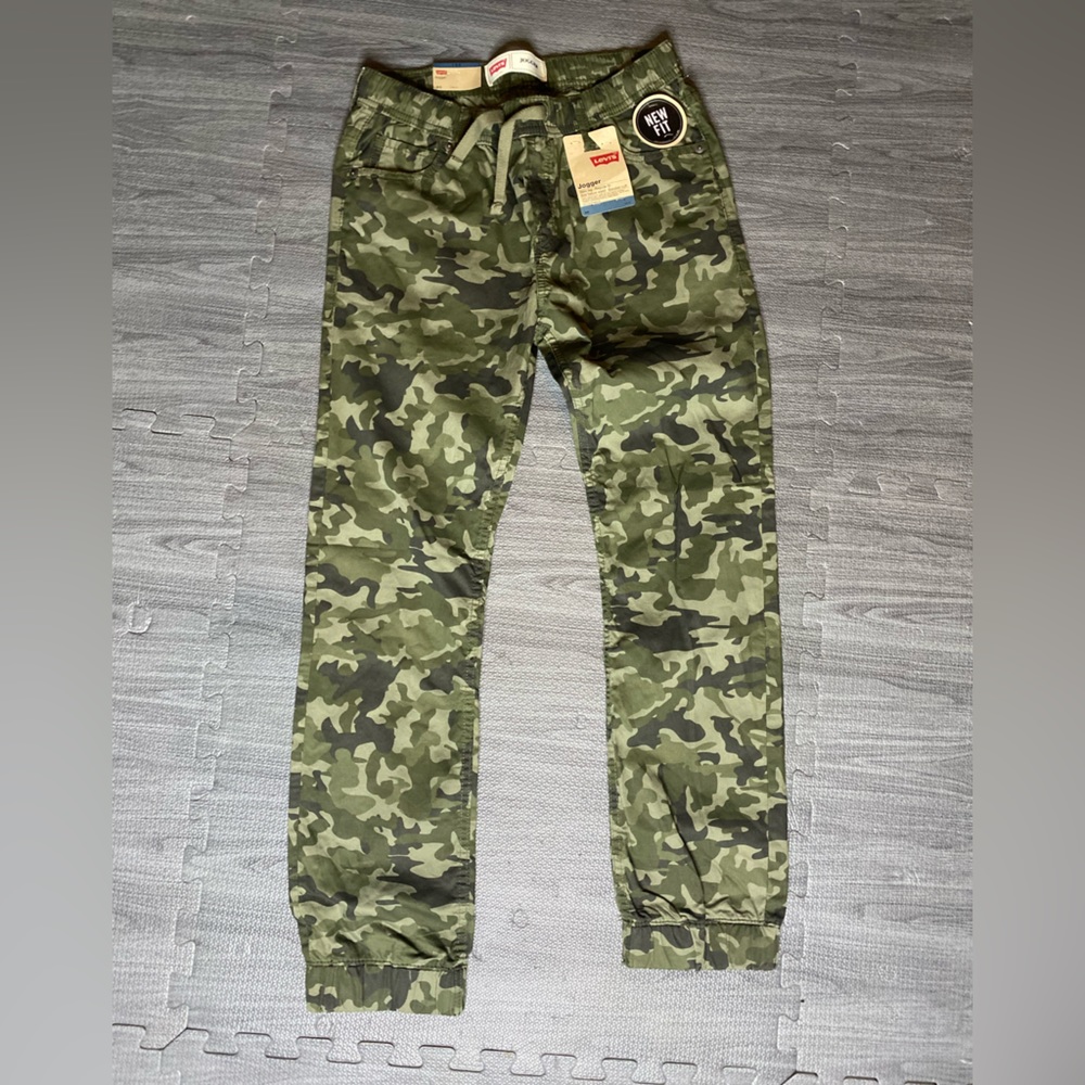 Nwt Levi’s camouflage pants joggers kids size 12